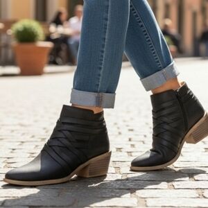LIFE STRIDE | PRAIRIE WOVEN LOW-ANKLE BOOTIES